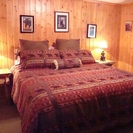 Yellowstone Wildlife Cabins Уест Йелоустоун Екстериор снимка