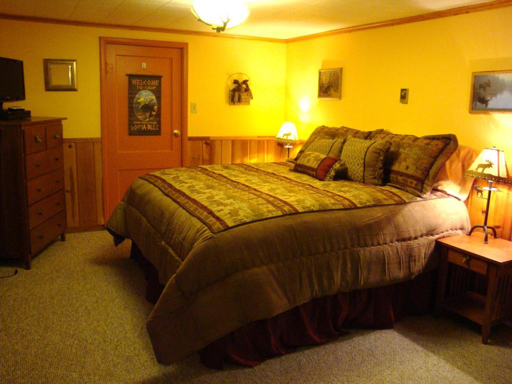 Yellowstone Wildlife Cabins Уест Йелоустоун Екстериор снимка