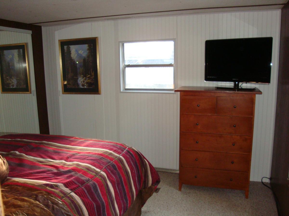 Yellowstone Wildlife Cabins Уест Йелоустоун Екстериор снимка
