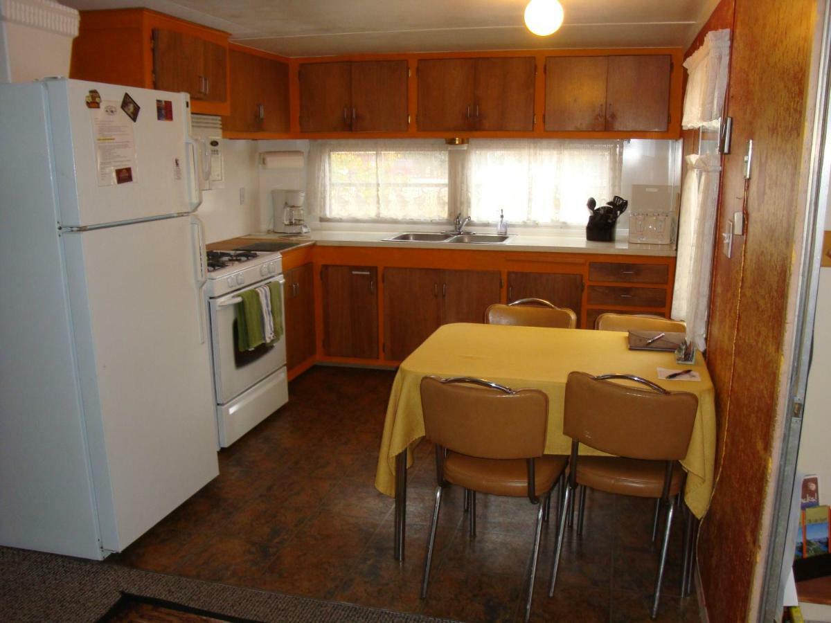 Yellowstone Wildlife Cabins Уест Йелоустоун Екстериор снимка