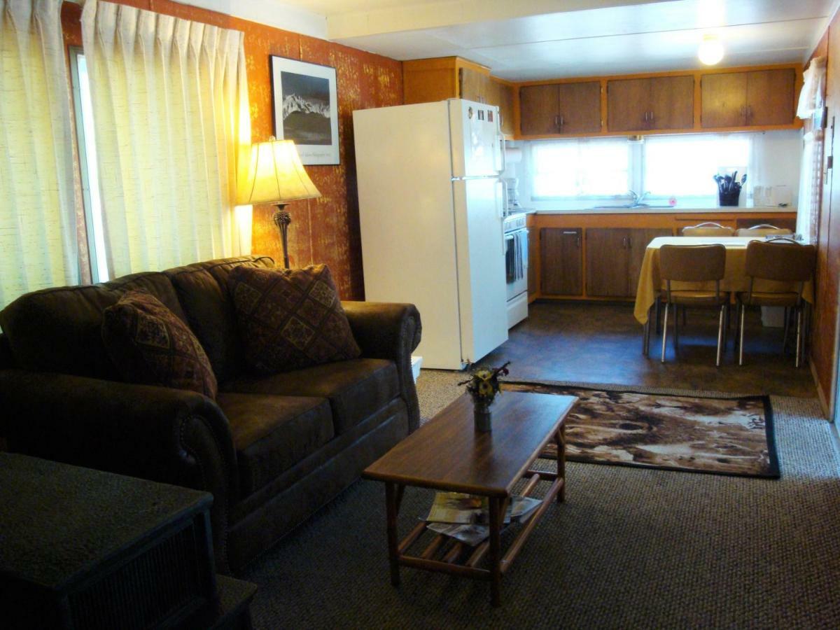 Yellowstone Wildlife Cabins Уест Йелоустоун Екстериор снимка